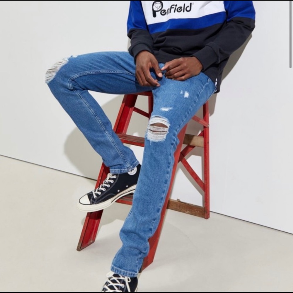 UO Men’s Distressed Skinny Jeans